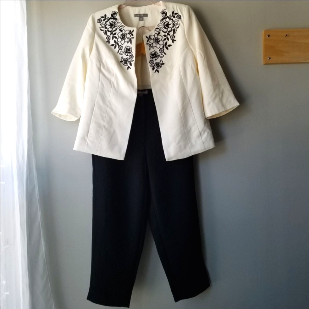 Jessica London NWT 2 Piece Embroidered Flower Jacket Set With Black Pants